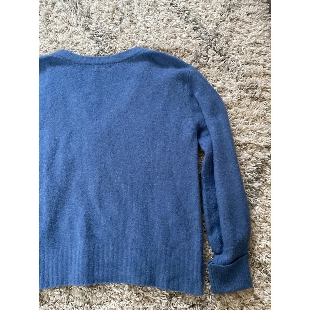 Elan Womens Blue Fuzzy V-Neck Sweater‎ Long Sleeve Ribbed Cuffs Size Medium